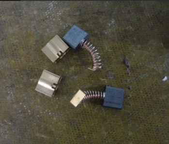 Щетка графитовая (пара) N000-018-665 для пилы ЗПТК-305-1900