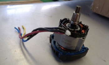 Двигатель бесщеточный 20В с шестерней в сборе V000-002-365 для гайговертов GB-250, GVB-250-22